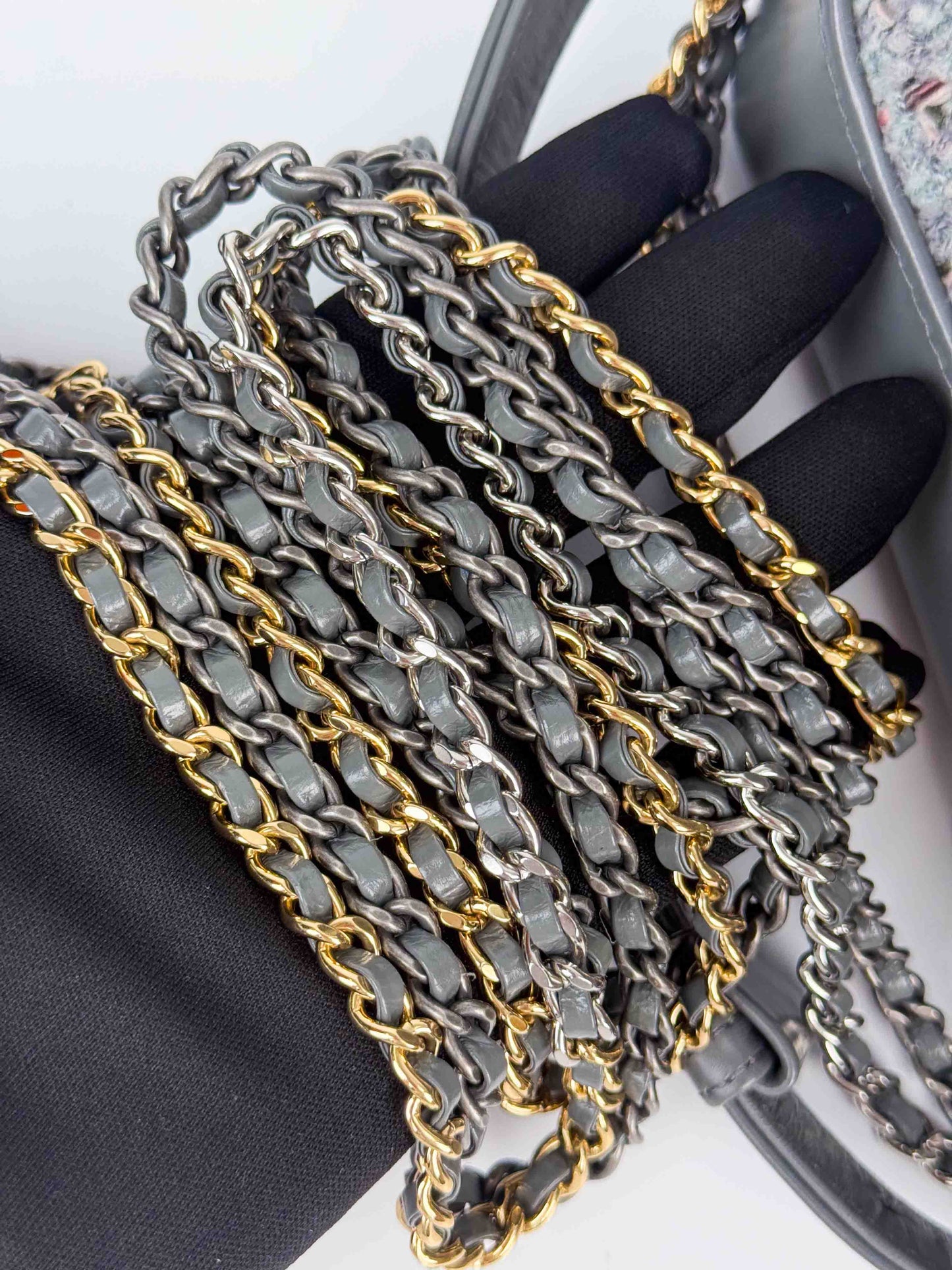 (A91) Chanel Grey Calf Leather/Tweed Small Gabrielle Hobo Bag Multi-Tone Hardware