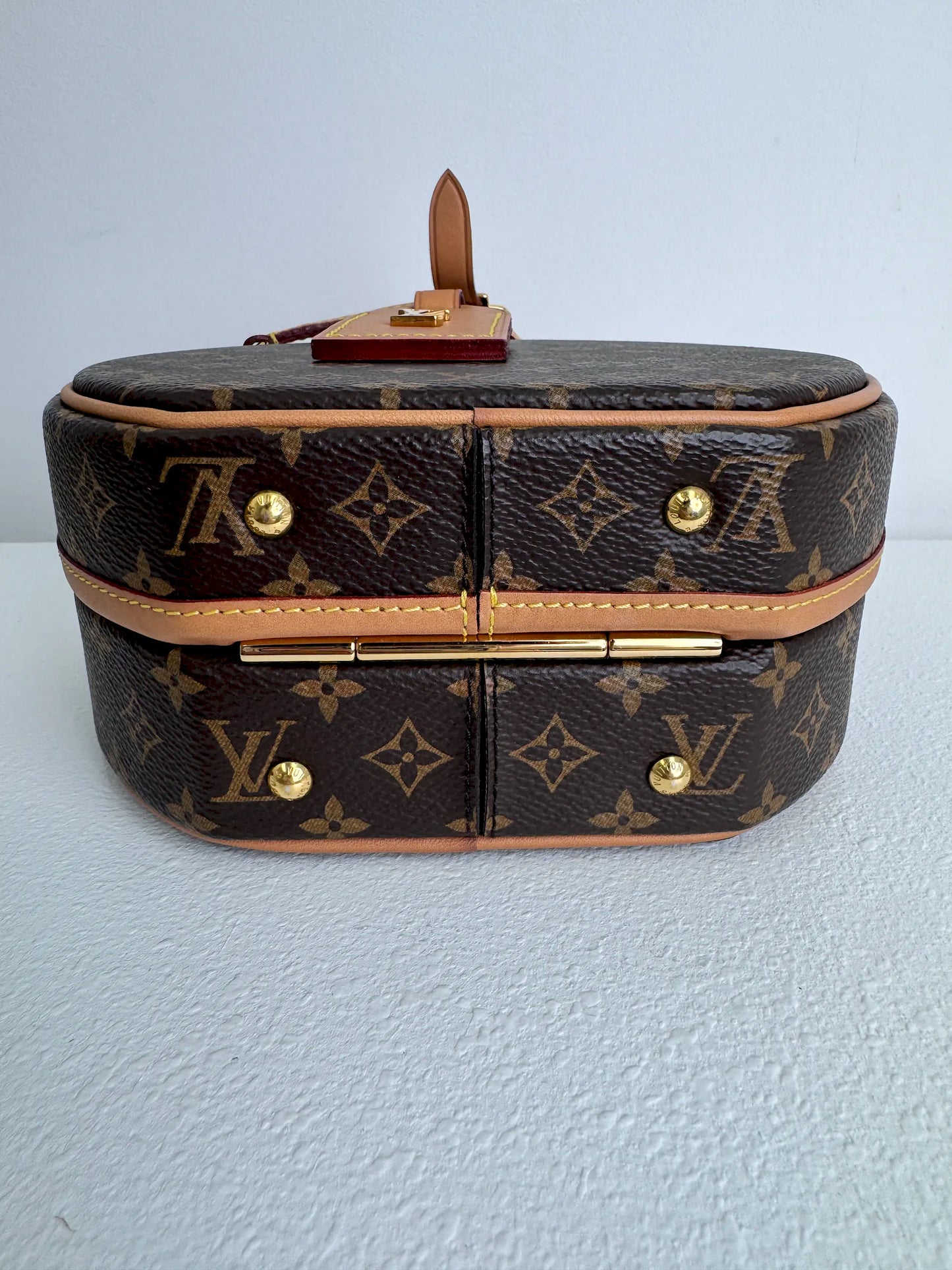 (A15) Louis Vuitton Monogram Petite Boite Chapeau Gold Hardware Removable and Adjustable Crossbody Strap