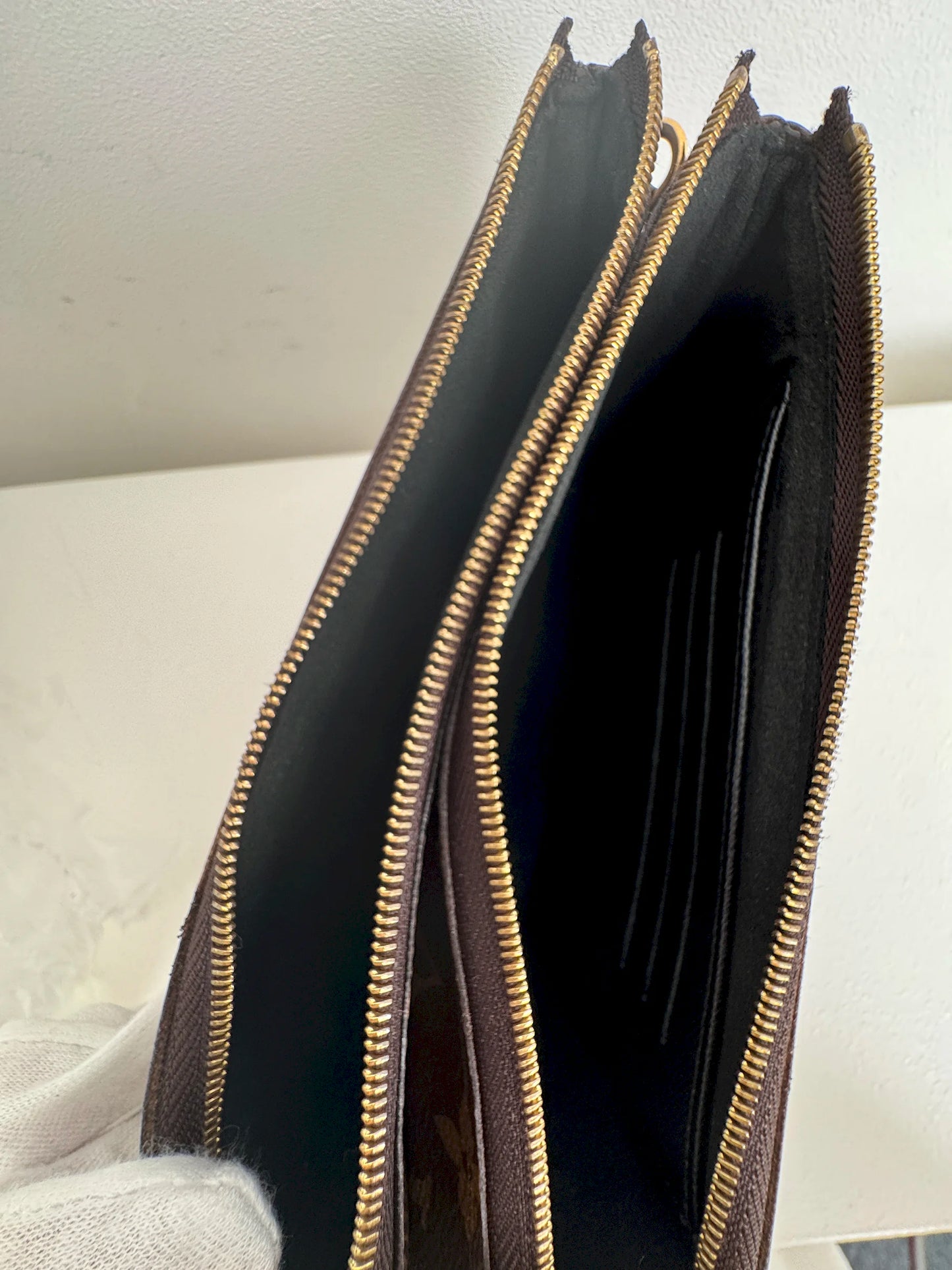 (A38) Louis Vuitton Reverse Monogram Double Zip Pochette Gold Hardware