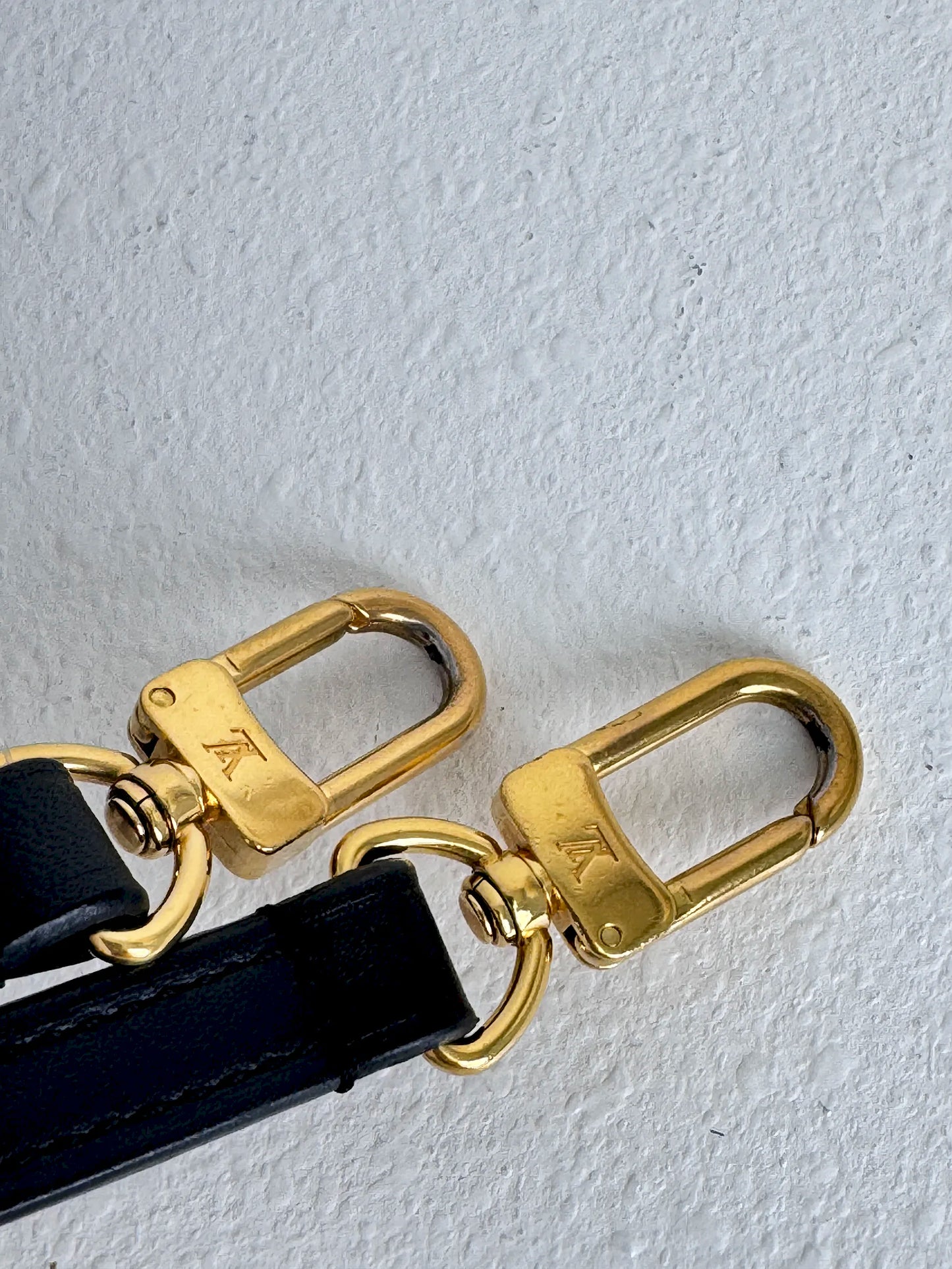 (A38) Louis Vuitton Reverse Monogram Double Zip Pochette Gold Hardware