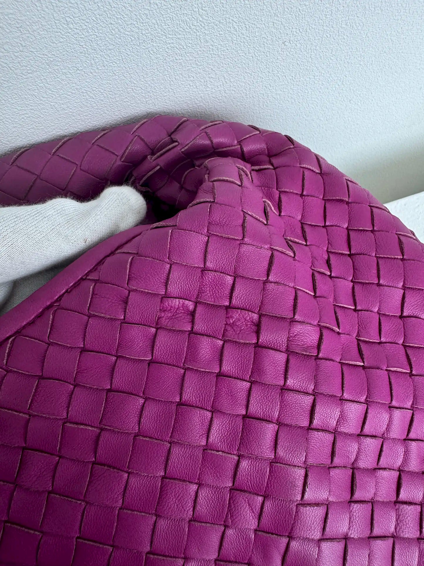 (A41) Bottega Veneta Fuchsia Pink Intrecciato Medium Hobo Ruthenium Hardware