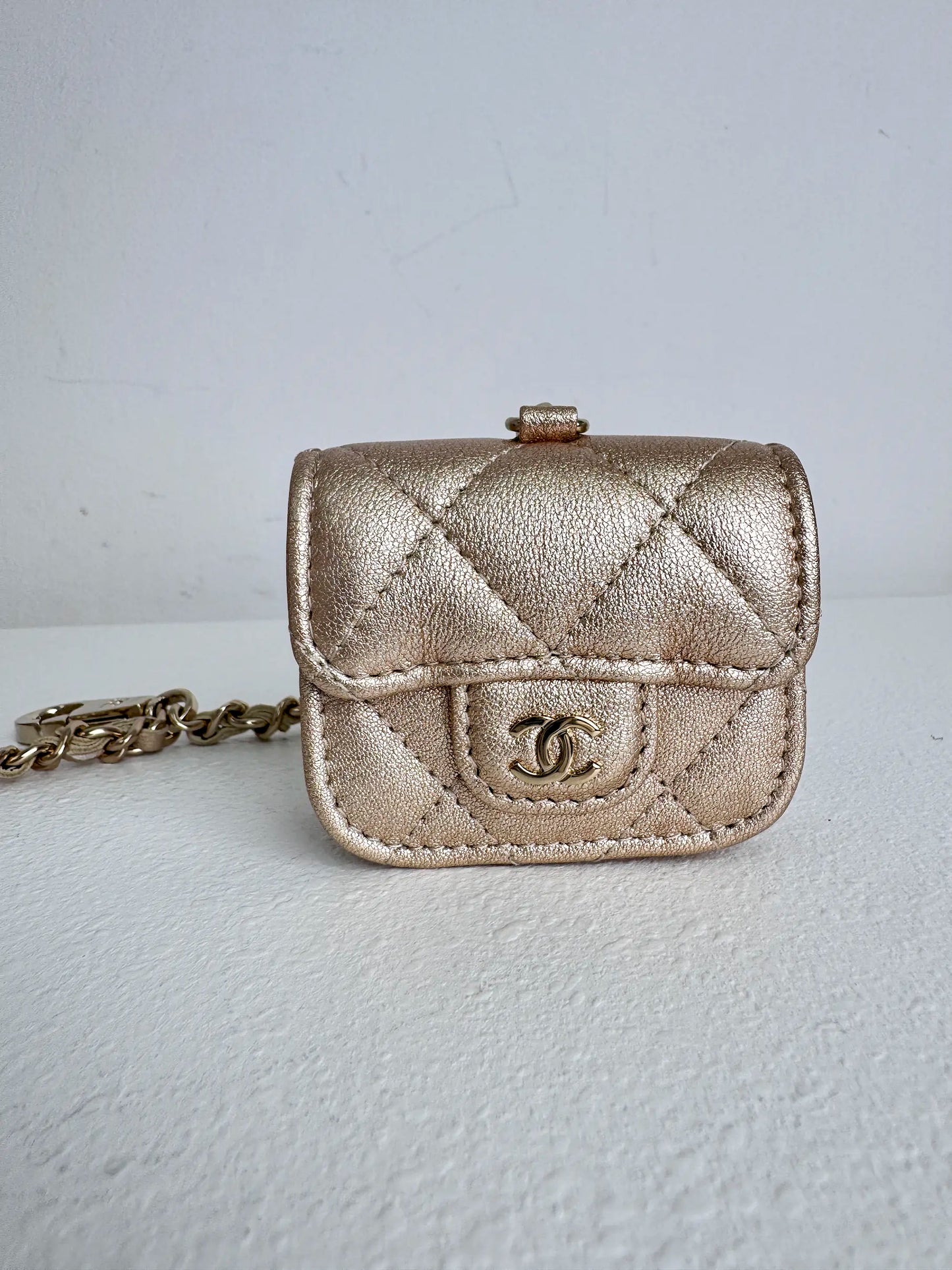 (A45) Chanel Champagne Gold Round Pouch & AirPods Holder Bag Charm Lambskin Champagne Gold Hardware
