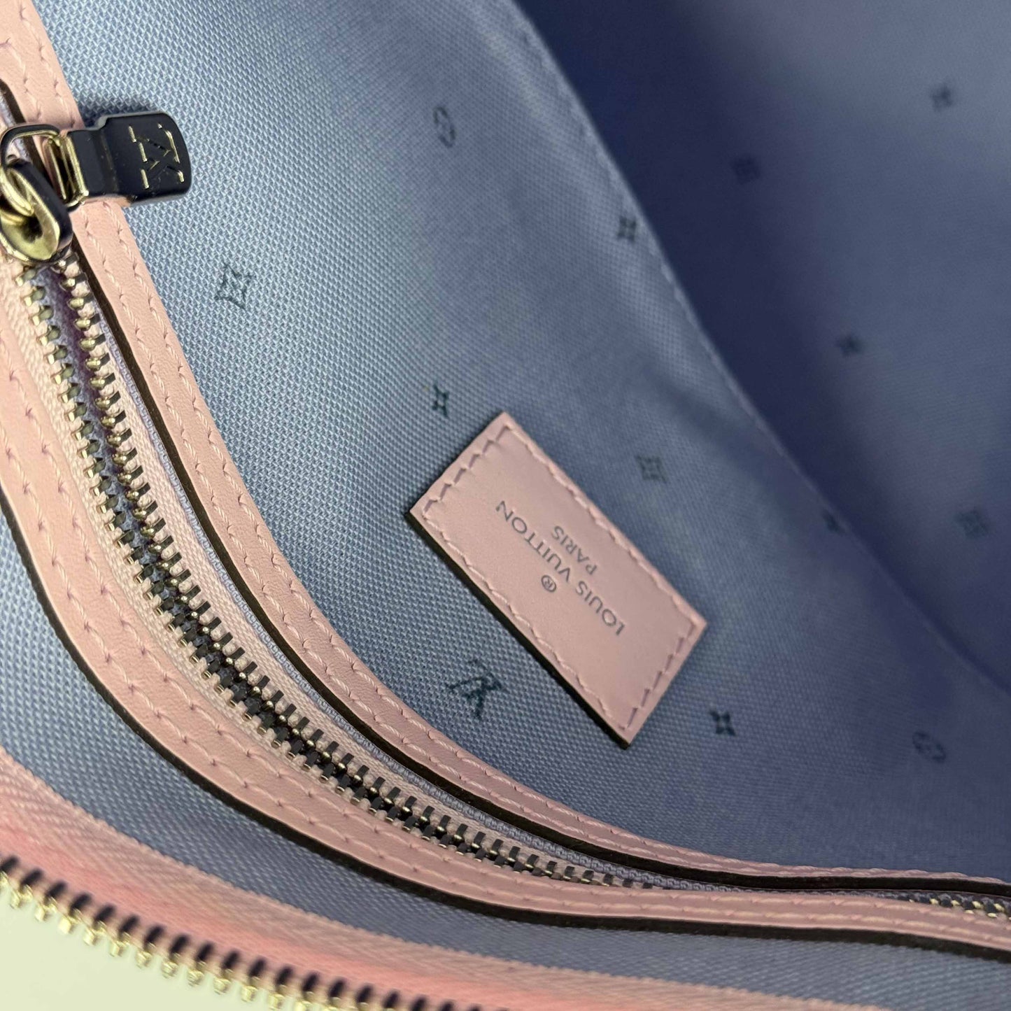 (A49) Louis Vuitton Pink Pastel Speedy Bandoulière Escale 30 Silver Hardware
