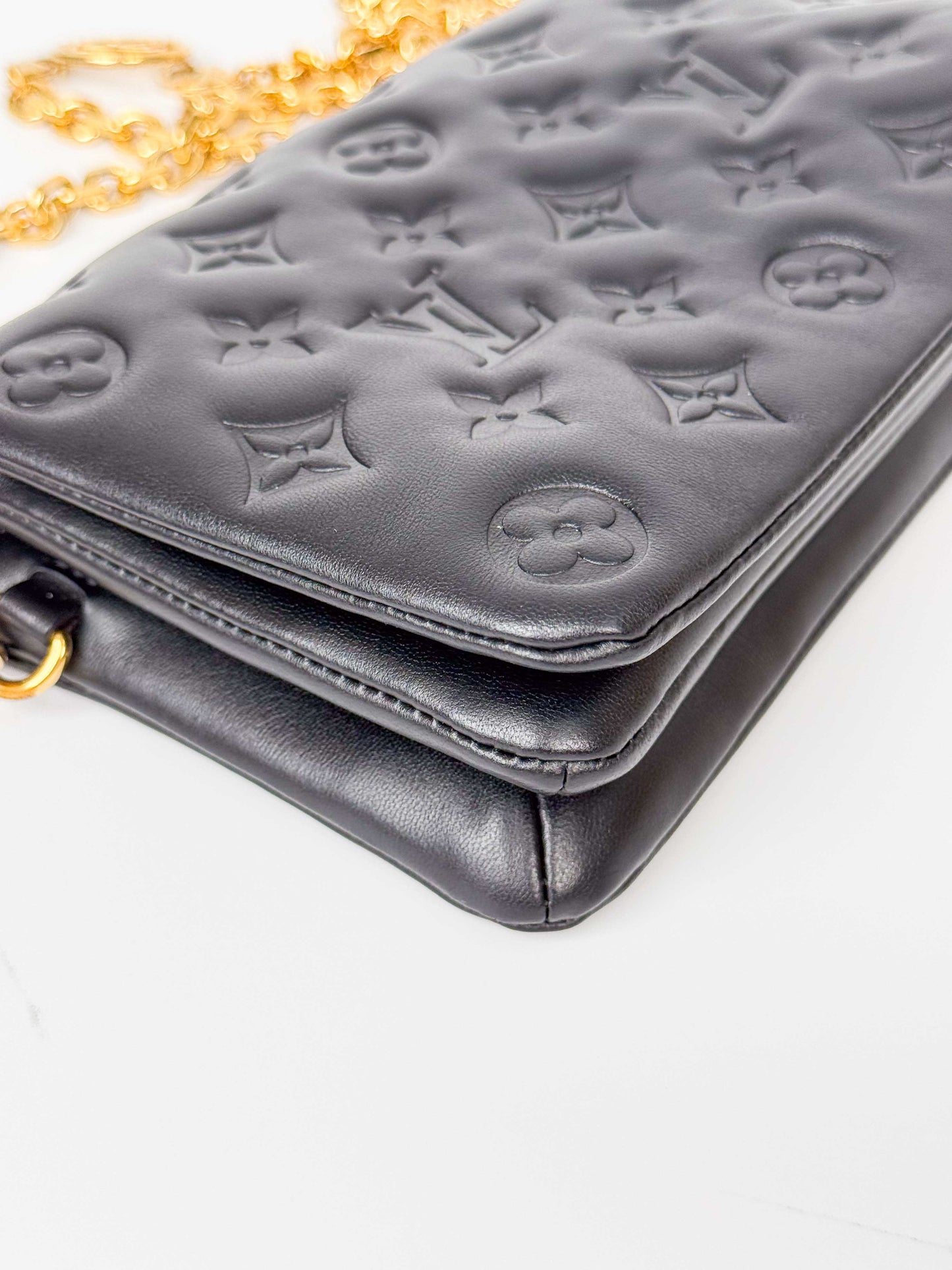 (A102) Louis Vuitton Coussin Chain Pochette Gold Hardware