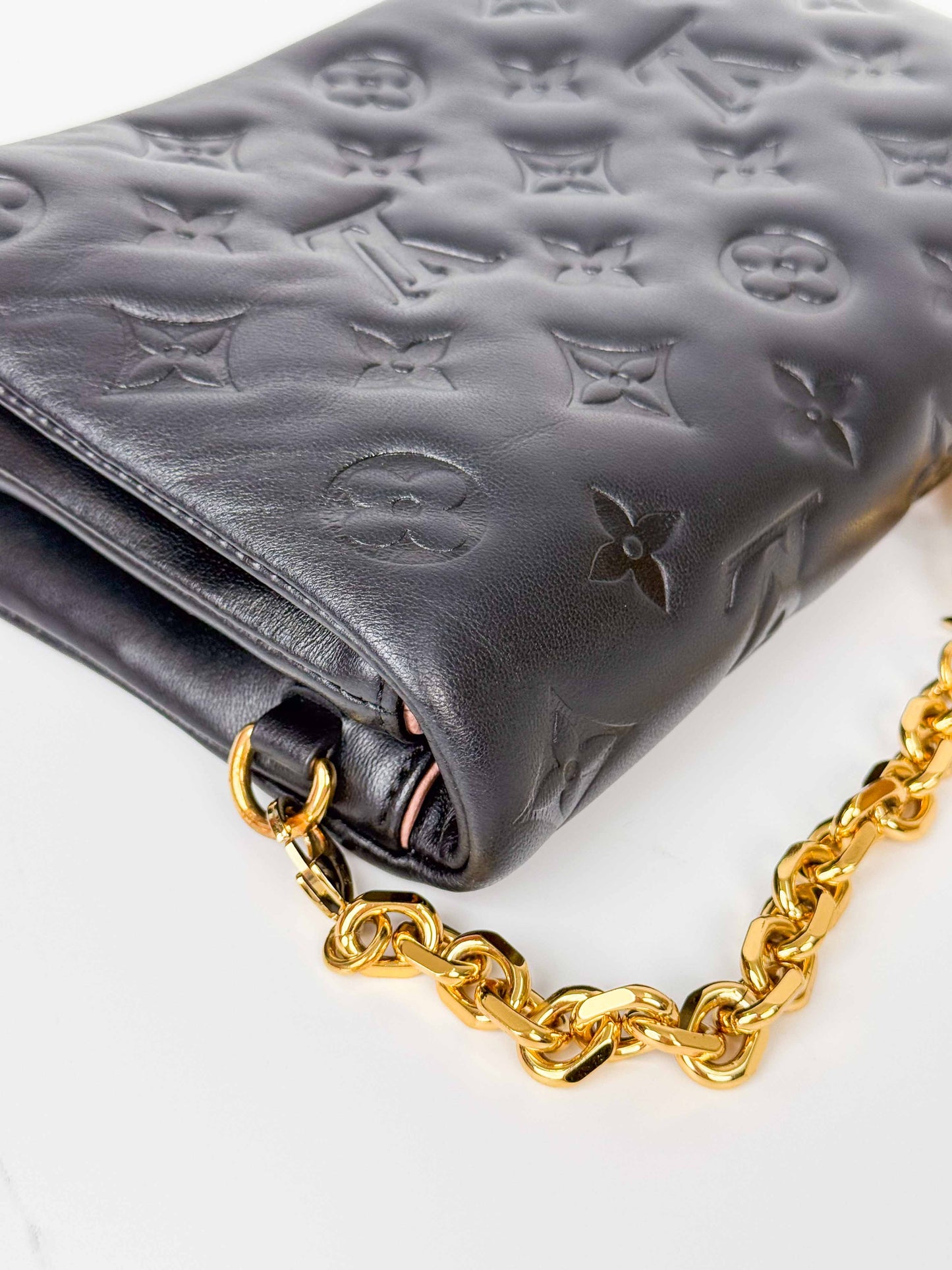 (A102) Louis Vuitton Coussin Chain Pochette Gold Hardware