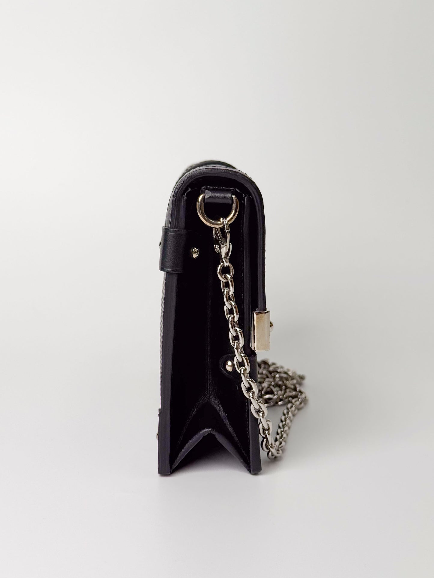 (A94) Louis Vuitton Epi Trunk Chain Wallet Silver Hardware