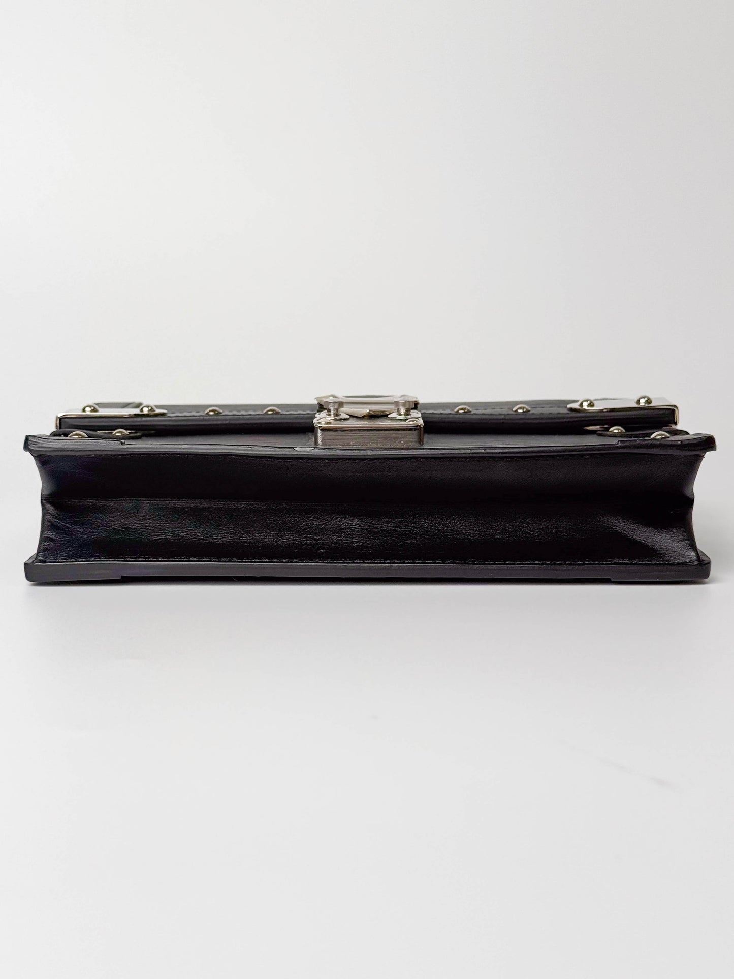 (A94) Louis Vuitton Epi Trunk Chain Wallet Silver Hardware