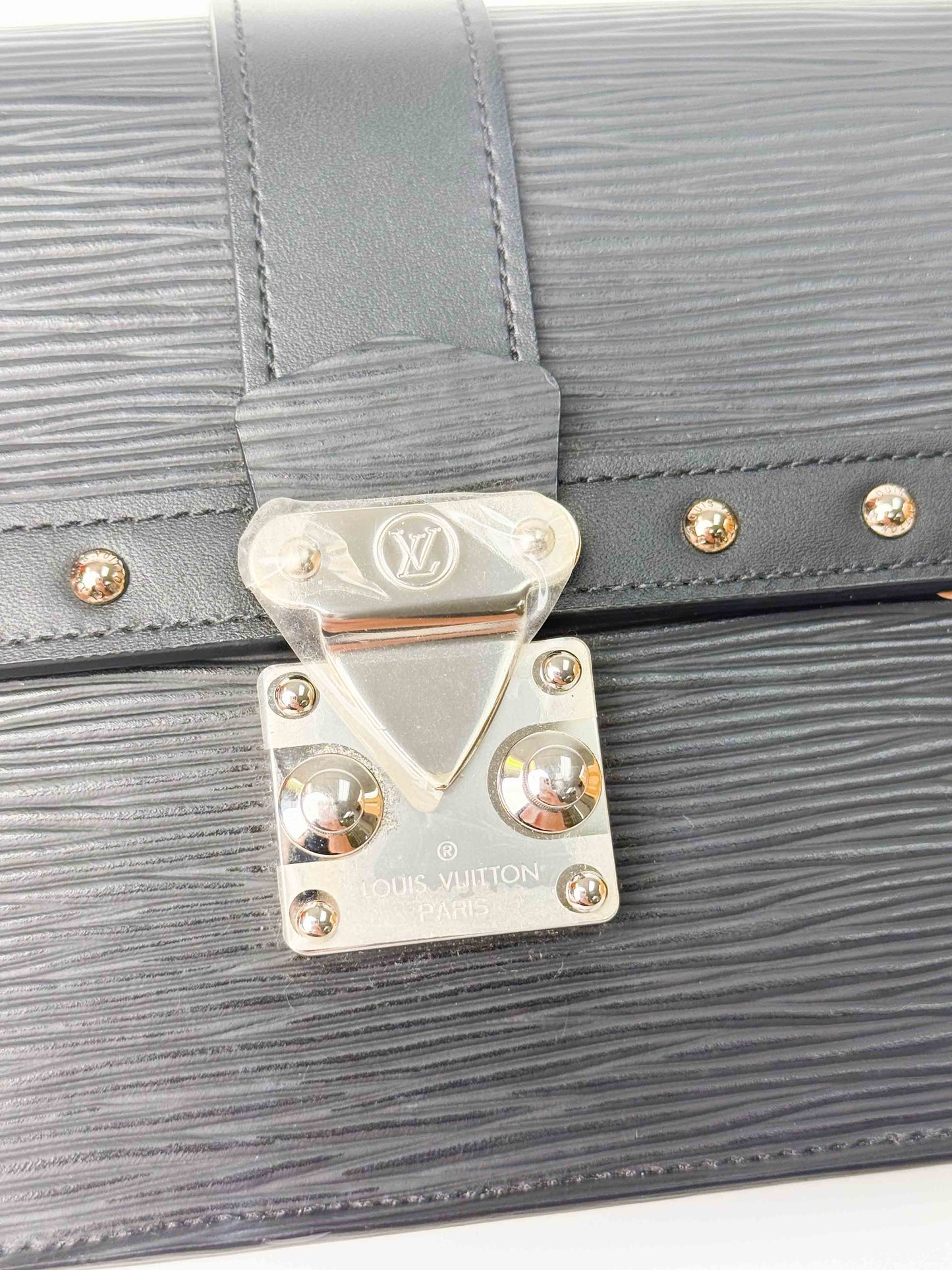 (A94) Louis Vuitton Epi Trunk Chain Wallet Silver Hardware