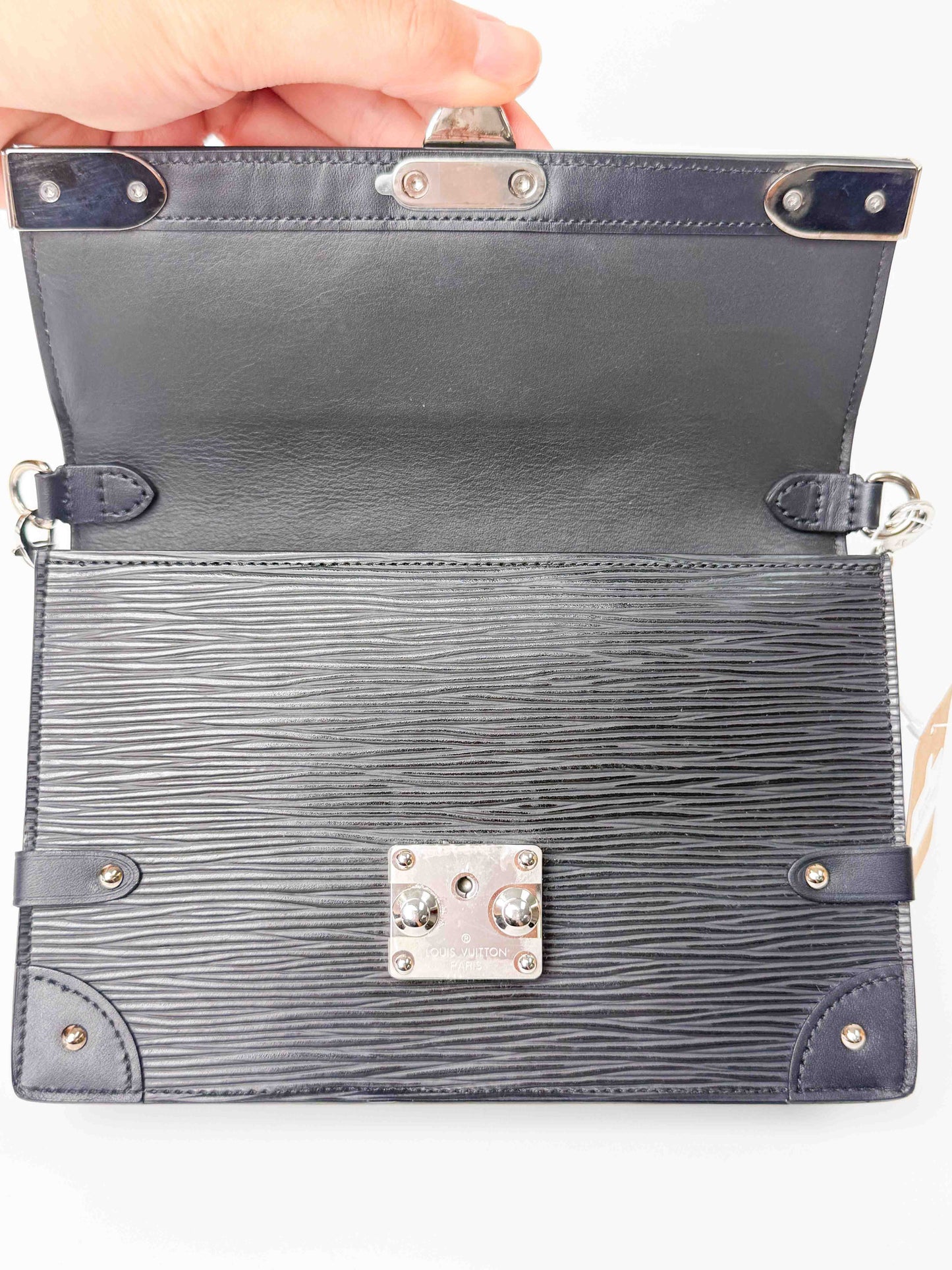 (A94) Louis Vuitton Epi Trunk Chain Wallet Silver Hardware