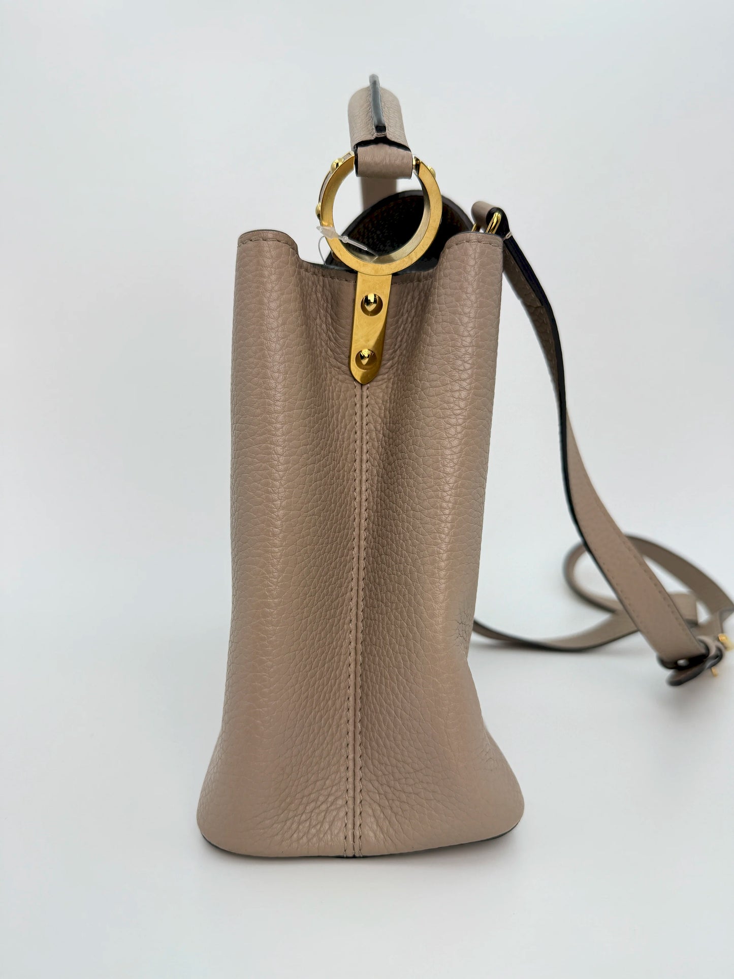 (AJ46) Louis Vuitton Taurillon Beige Capucines MM Size, Gold Hardware
