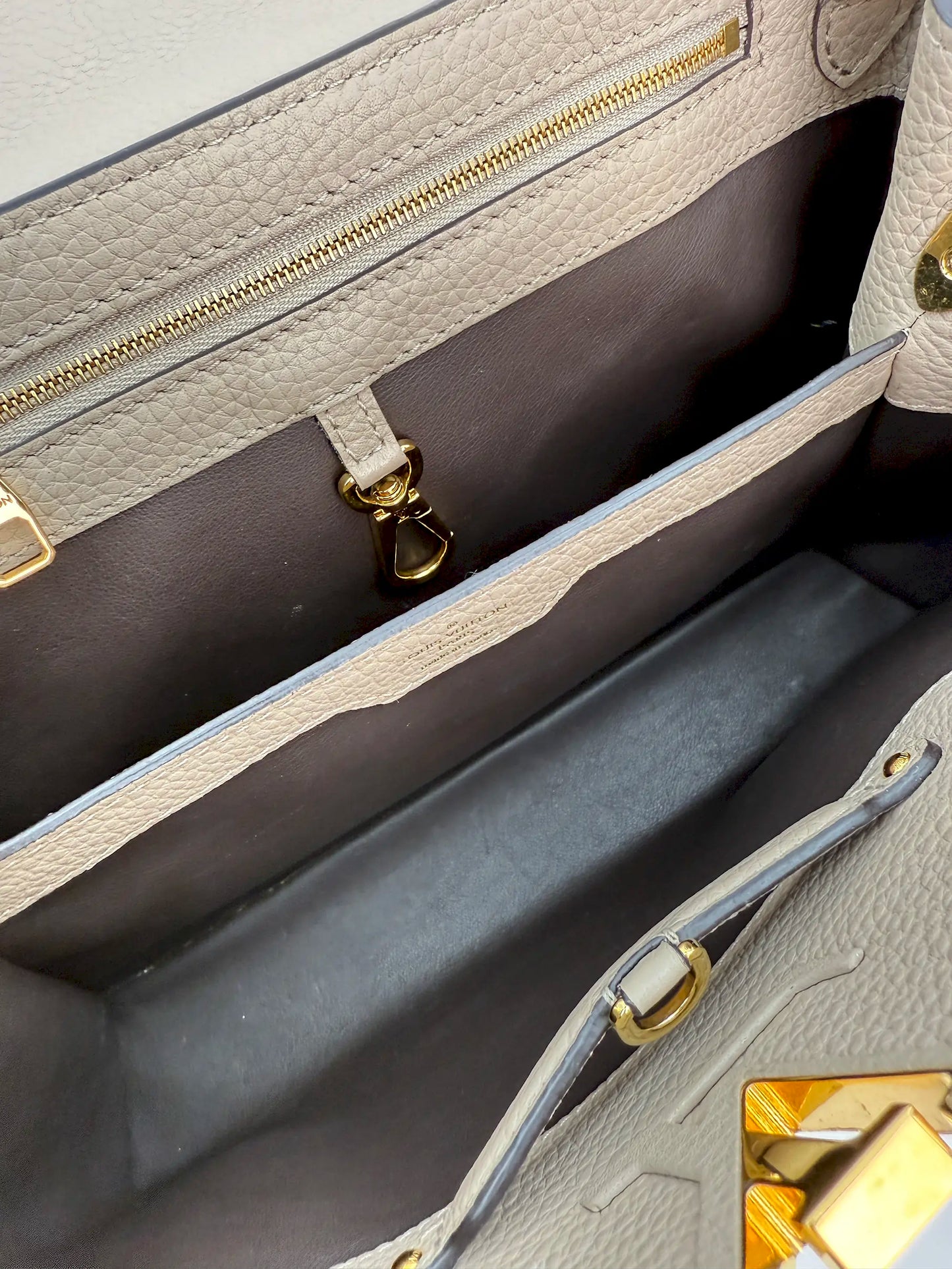 (AJ46) Louis Vuitton Taurillon Beige Capucines MM Size, Gold Hardware