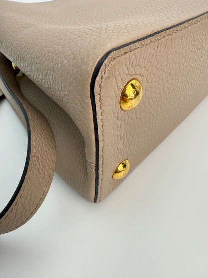 (AJ46) Louis Vuitton Taurillon Beige Capucines MM Size, Gold Hardware