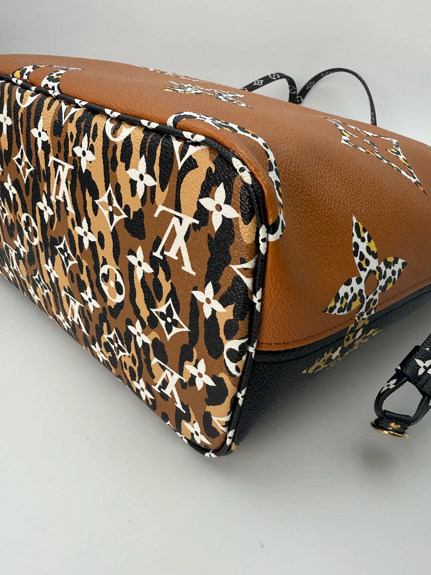(AJ54) Louis Vuitton Monogram Jungle Neverfull MM, Gold Hardware